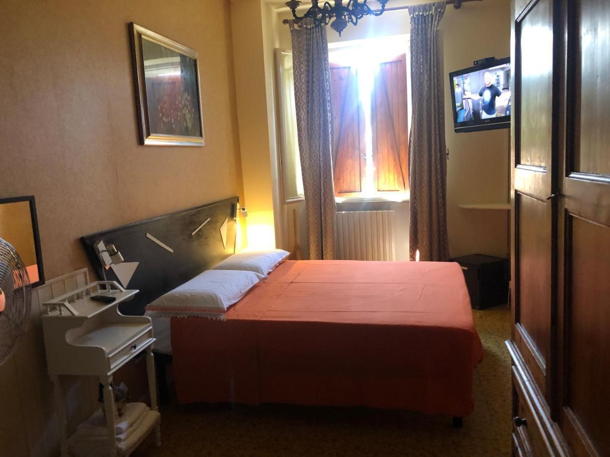 Bed and Breakfast La Finestra Sul Fiume Fossombrone Exterior foto