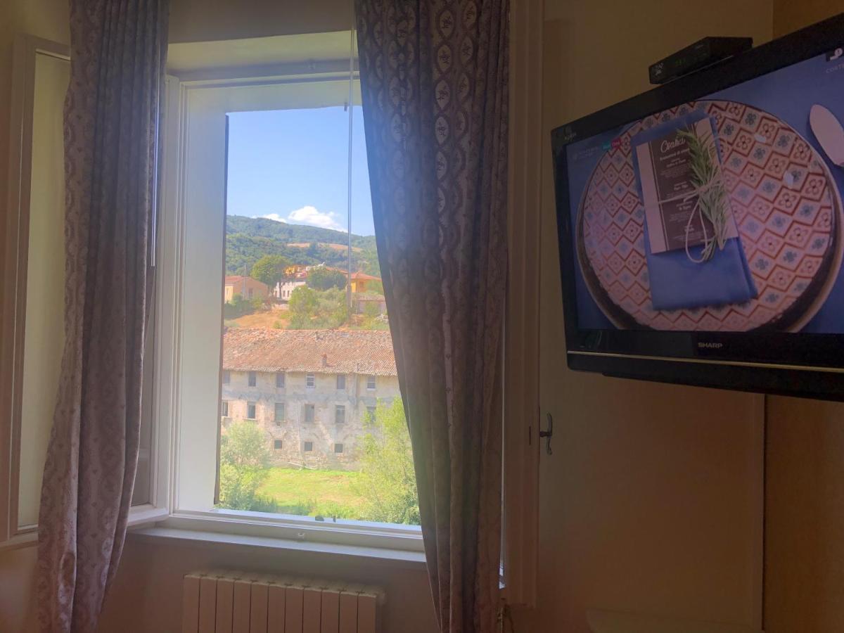 Bed and Breakfast La Finestra Sul Fiume Fossombrone Exterior foto