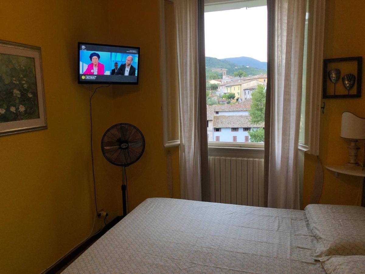 La Finestra Sul Fiume Bed and Breakfast Fossombrone Exterior foto