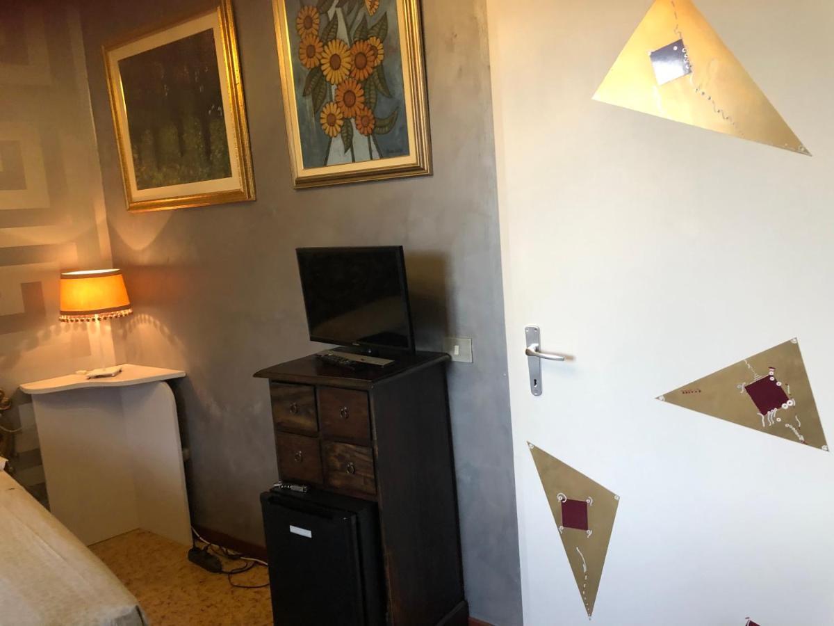 Bed and Breakfast La Finestra Sul Fiume Fossombrone Exterior foto