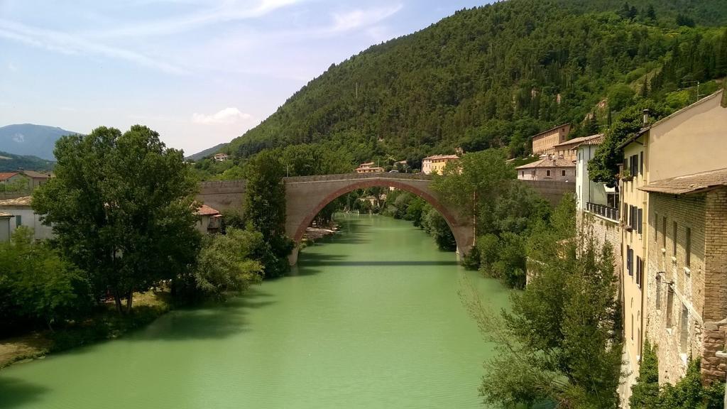 Bed and Breakfast La Finestra Sul Fiume Fossombrone Exterior foto