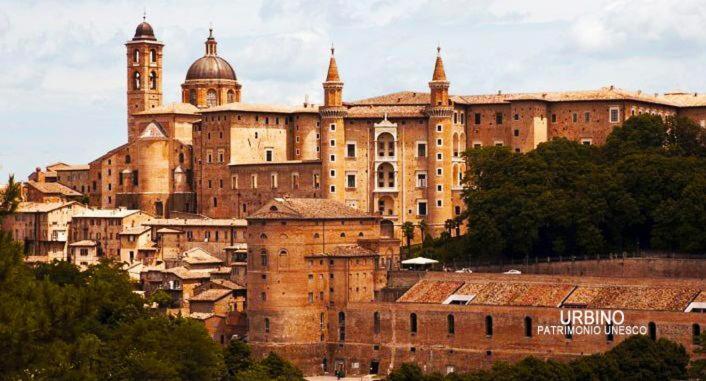 Bed and Breakfast La Finestra Sul Fiume Fossombrone Exterior foto
